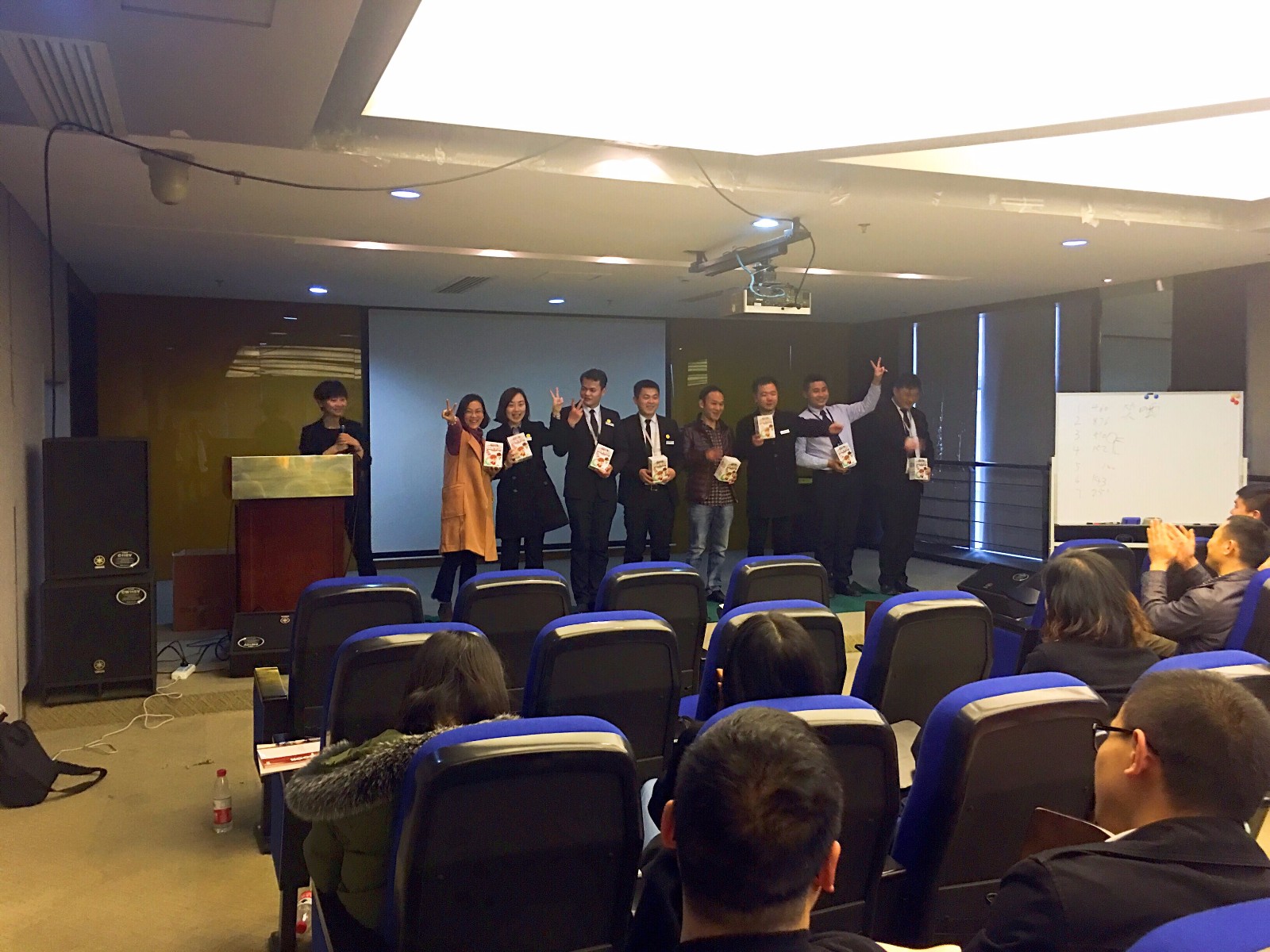 华瑞集团商务礼仪培训圆满结束2.jpg 华瑞集团商务礼仪培训圆满结束2.jpg